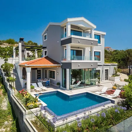 Vila Luxury Seafront Blue Heaven Ciovo With Pool