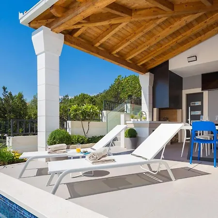 Vila Luxury Seafront Blue Heaven Ciovo With Pool Trogir