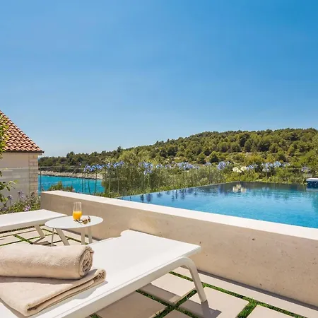 Vila Luxury Seafront Blue Heaven Ciovo With Pool Trogir