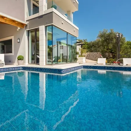 Luxury Seafront Blue Heaven Ciovo With Pool Vila