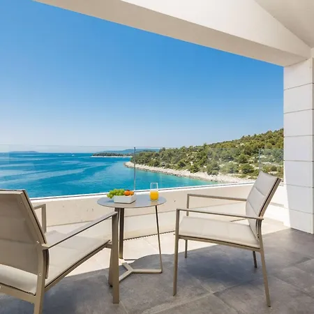 Luxury Seafront Blue Heaven Ciovo With Pool Вілла Трогір