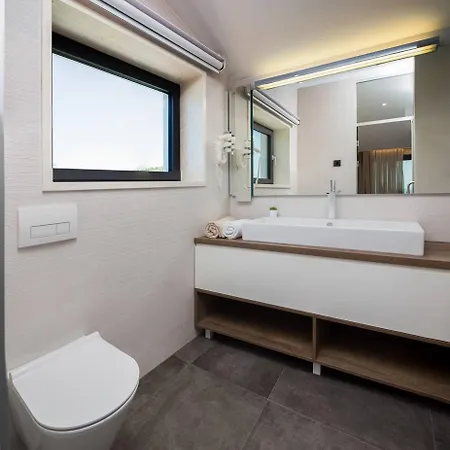 Luxury Seafront Blue Heaven Ciovo With Pool Вілла *