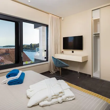 Luxury Seafront Blue Heaven Ciovo With Pool *