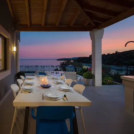 Luxury Seafront Blue Heaven Ciovo With Pool Трогір