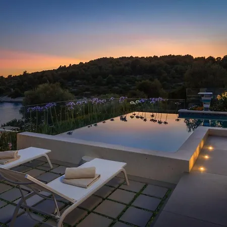 Luxury Seafront Blue Heaven Ciovo With Pool Трогір