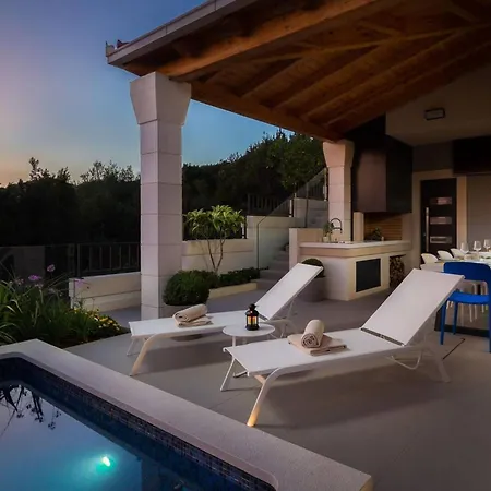Luxury Seafront Blue Heaven Ciovo With Pool Вілла